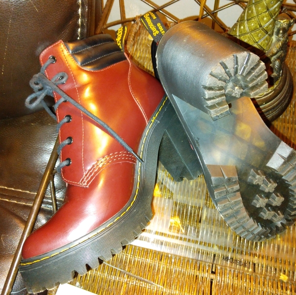 Dr, Martens high heel Style size 6 us  maroon - Picture 2 of 5